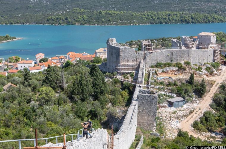 Stonske zidine su jedan od najvećih srednjovjekovnih fortifikacijsko-urbanistickih pothvata